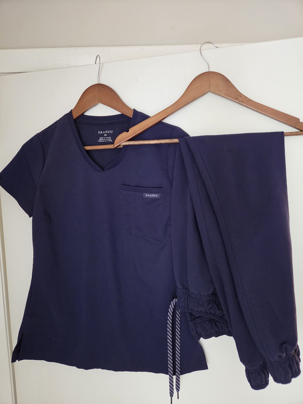 Jaanuu Scrub Set